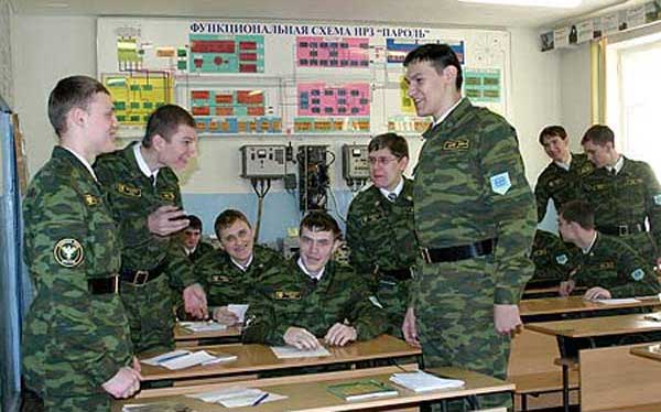 Чем обосновано наличие военных кафедр и учебно-военных центров в российских ВУЗах